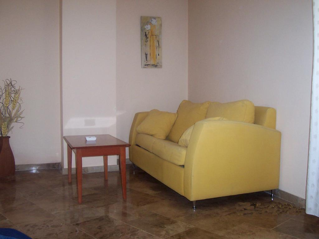 Hotel Al-Yussana Lucena Exterior photo